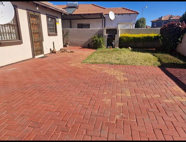 3 BEDROOM HOUSE FOR SALE IN THE ORCHARDS
